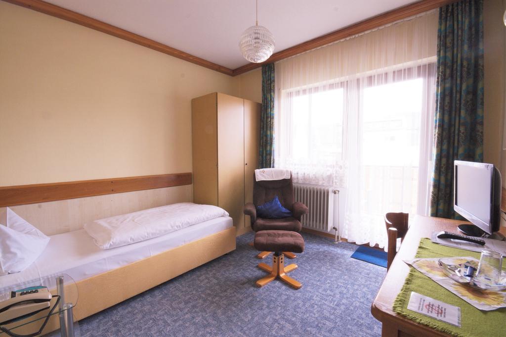 Hotel Weidenau Бад Орб Екстериор снимка