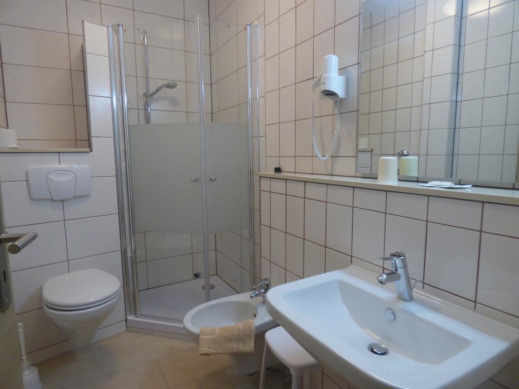 Hotel Weidenau Бад Орб Стая снимка