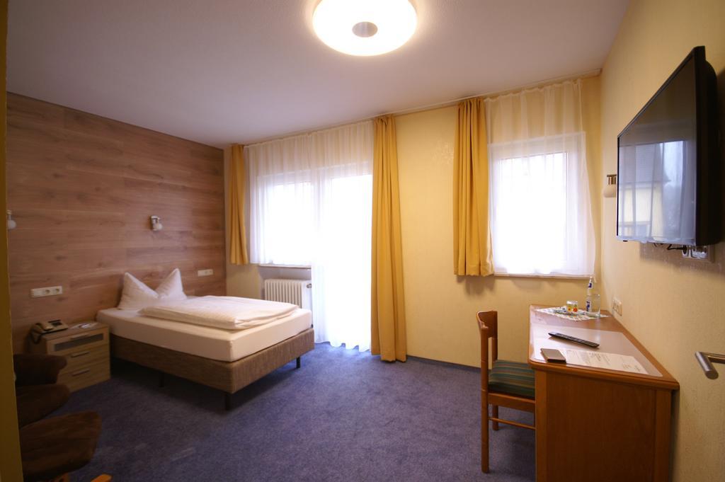 Hotel Weidenau Бад Орб Стая снимка