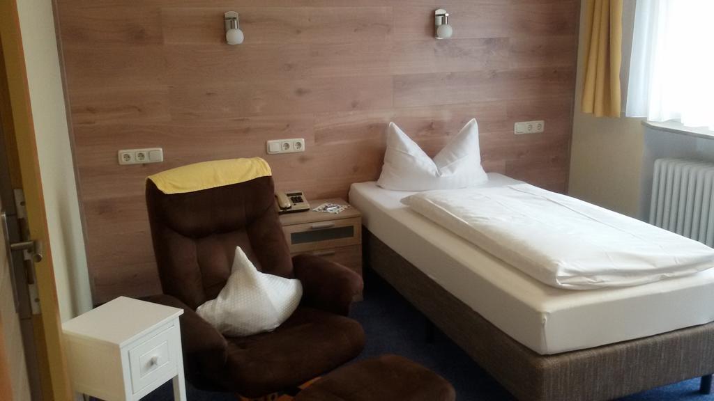 Hotel Weidenau Бад Орб Стая снимка